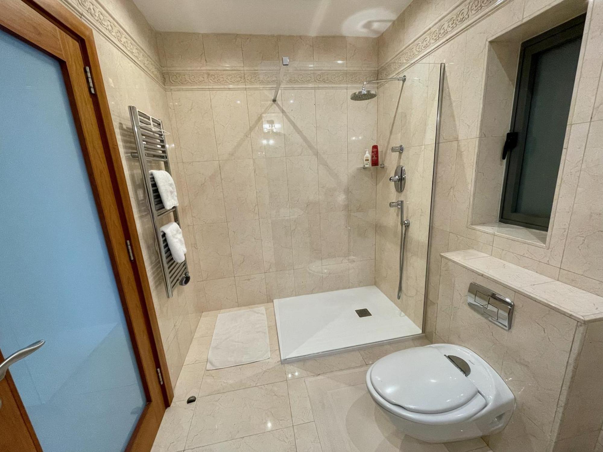 מליאהה Spacious Luxurious Apartment With Seaview מראה חיצוני תמונה